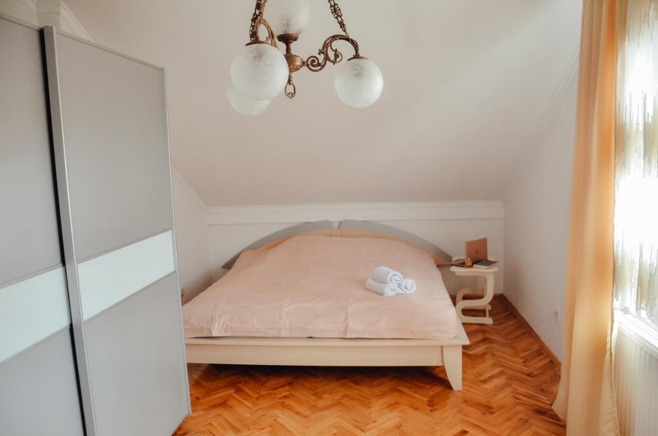 Vila Petunija Sjenica Luaran gambar