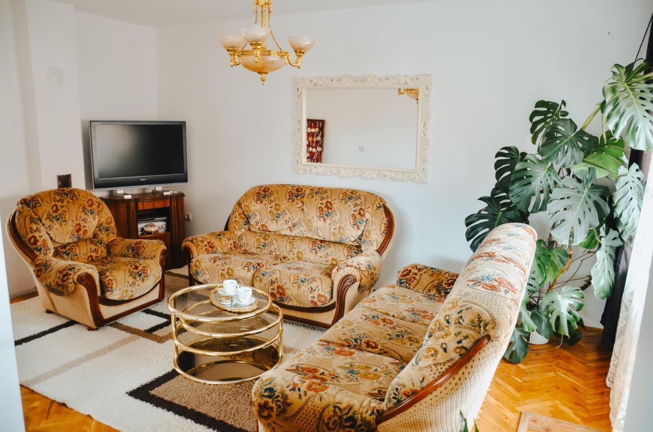 Vila Petunija Sjenica Luaran gambar