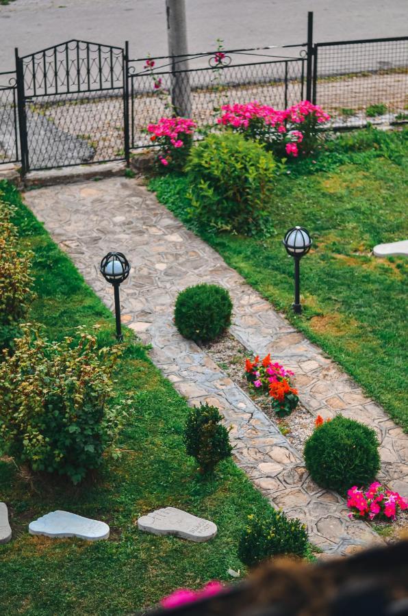 Vila Petunija Sjenica Luaran gambar
