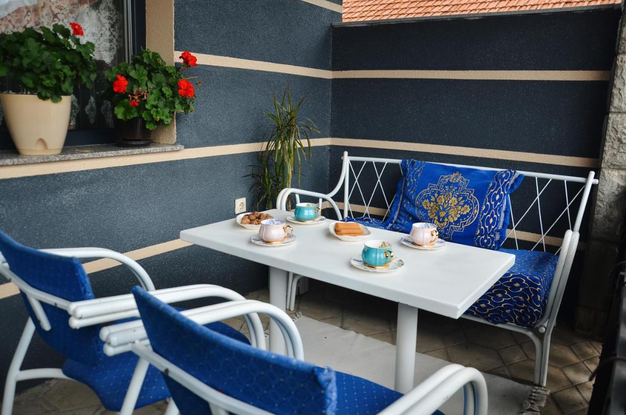 Vila Petunija Sjenica Luaran gambar