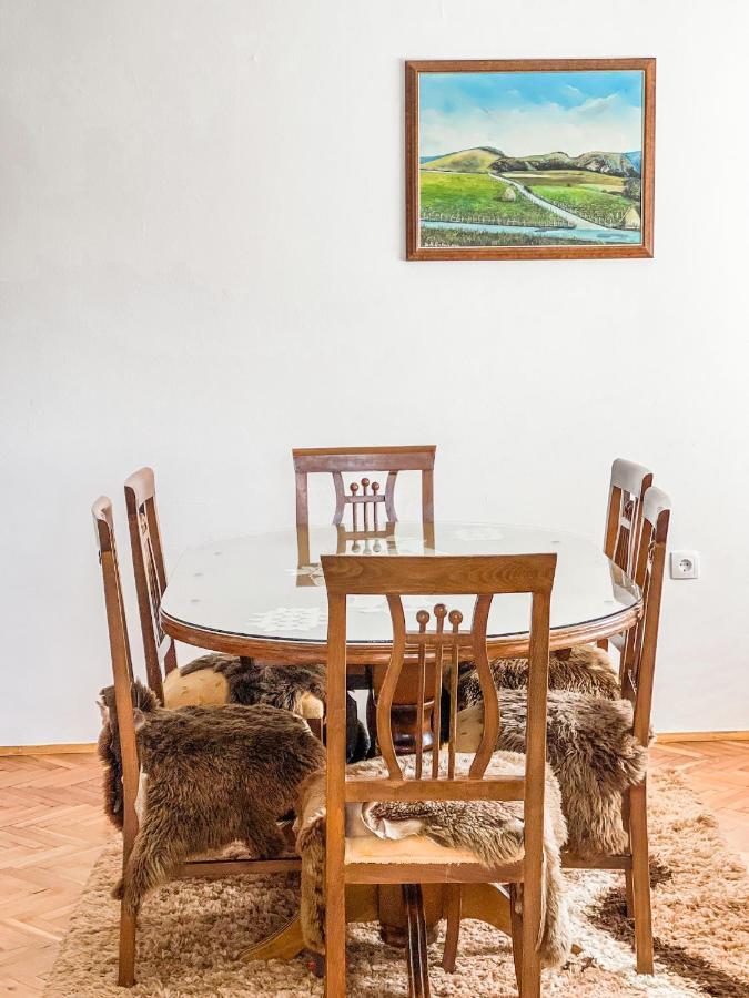Vila Petunija Sjenica Luaran gambar