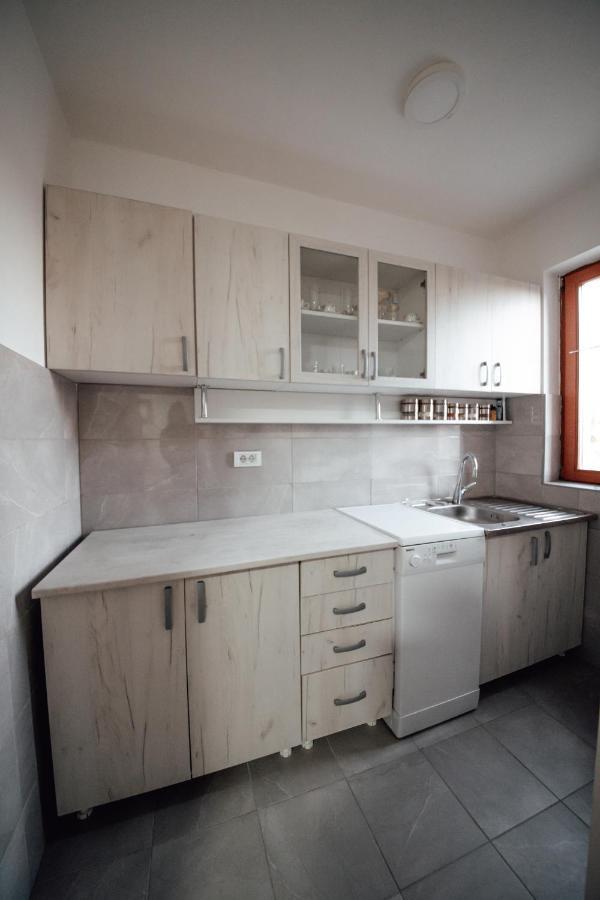 Vila Petunija Sjenica Luaran gambar