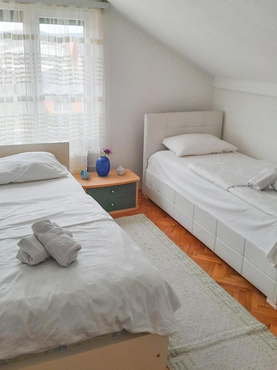 Vila Petunija Sjenica Luaran gambar
