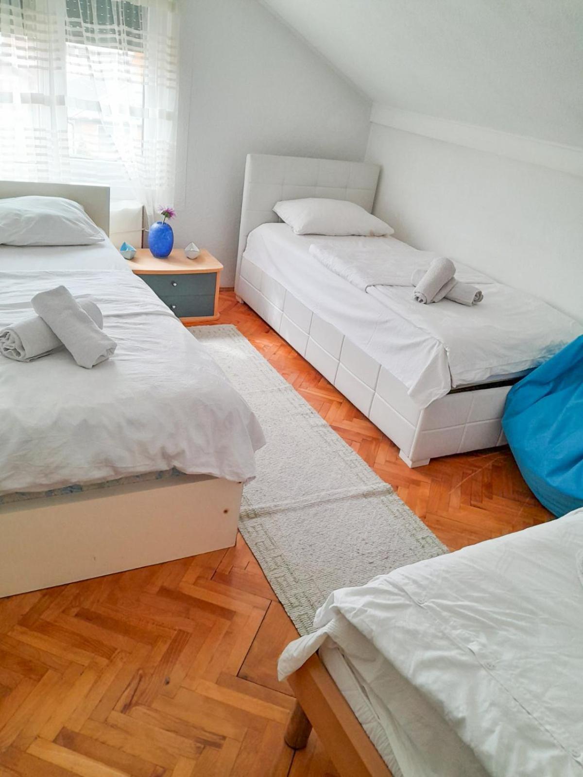 Vila Petunija Sjenica Luaran gambar