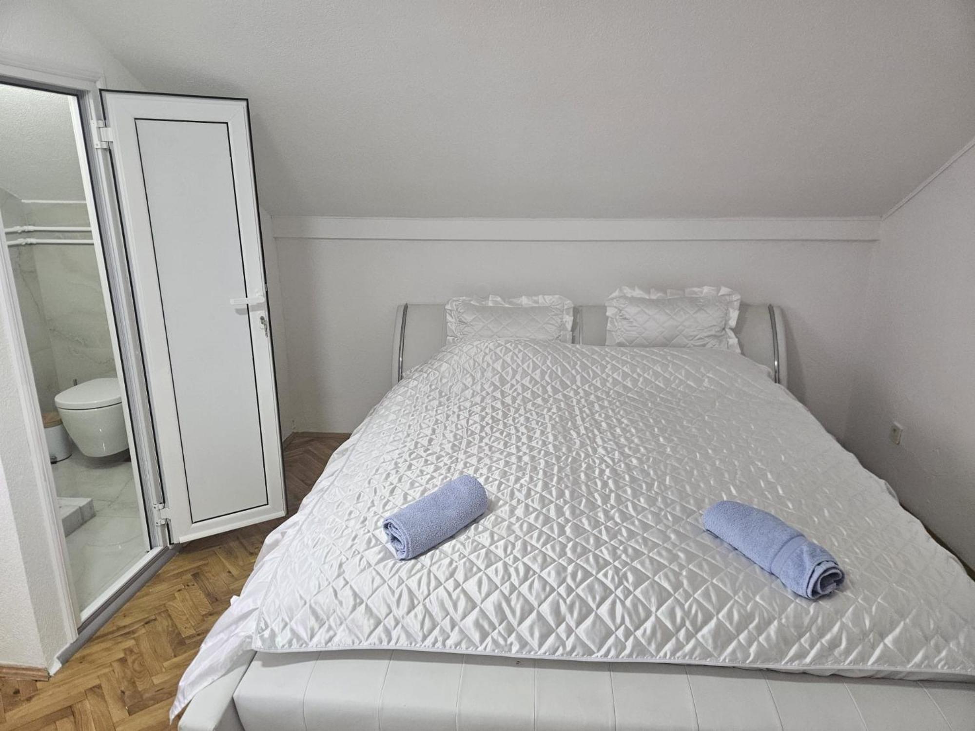 Vila Petunija Sjenica Bilik gambar
