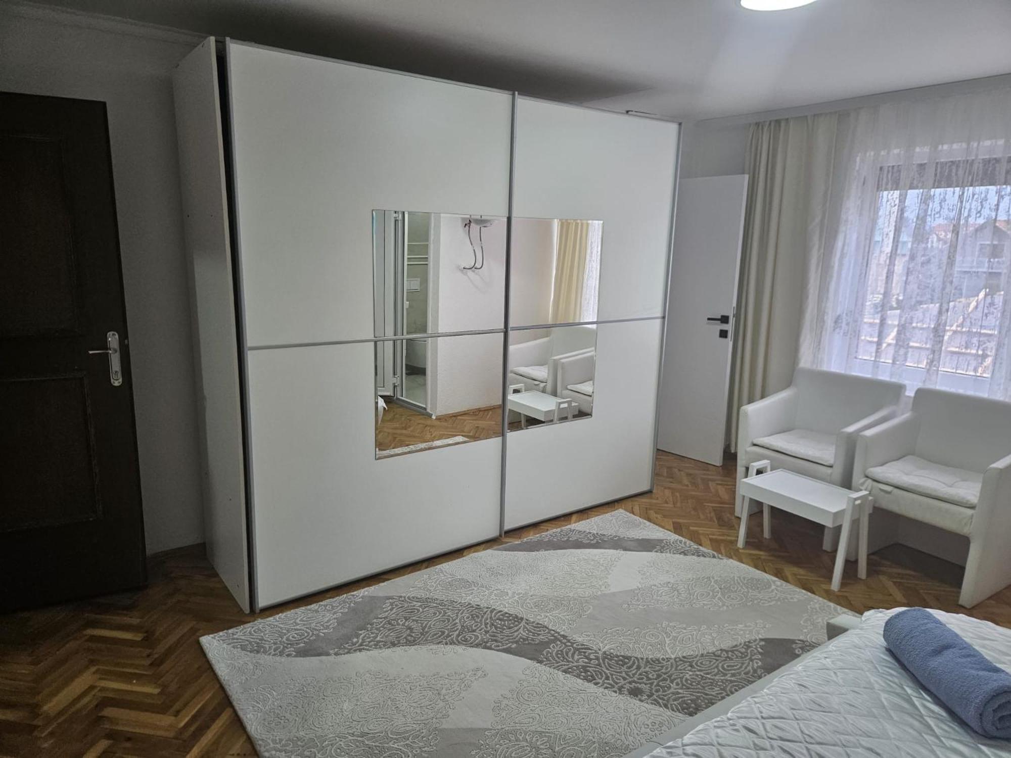 Vila Petunija Sjenica Bilik gambar