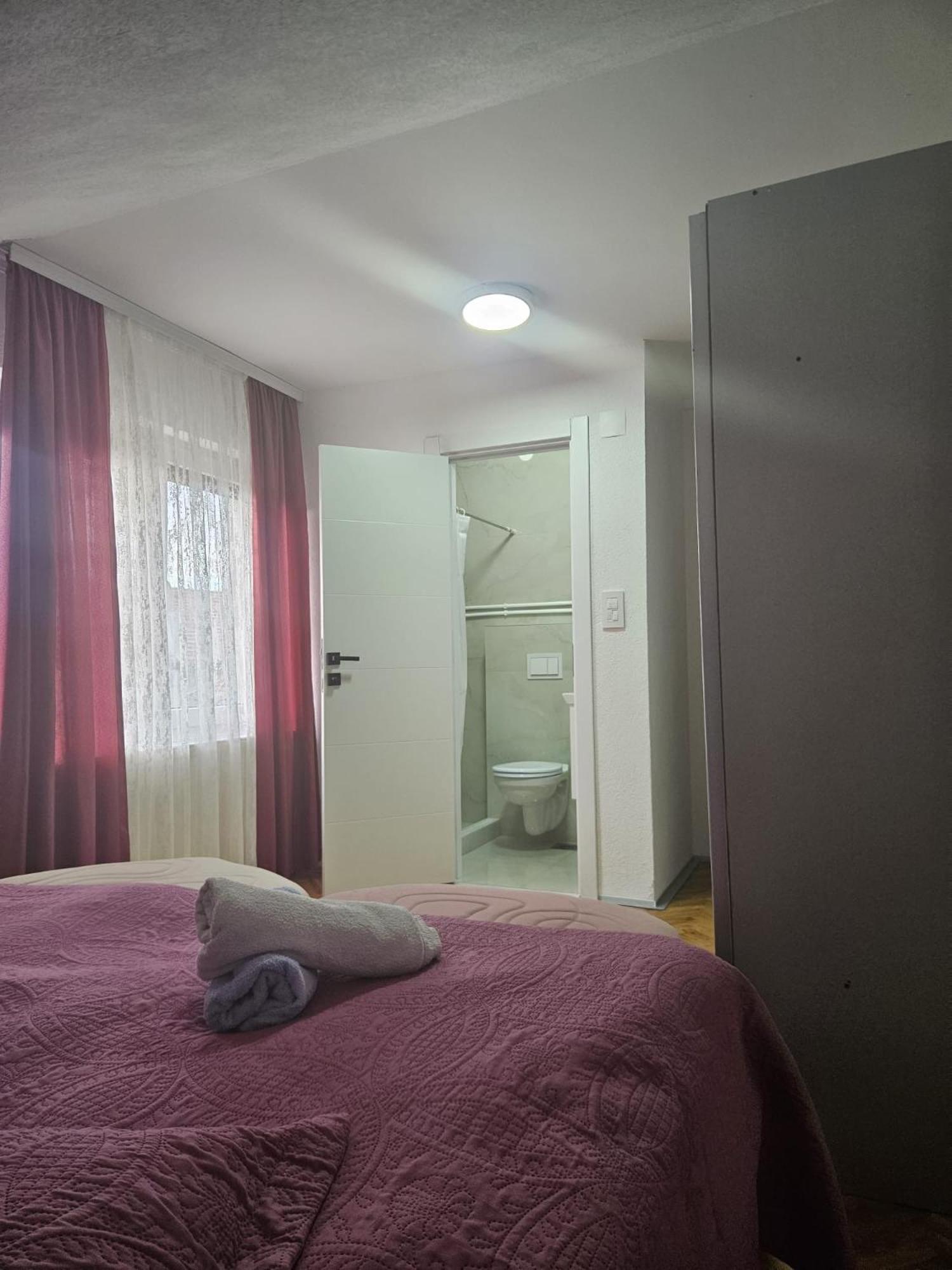 Vila Petunija Sjenica Bilik gambar